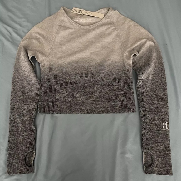 Pink by Victoria’s Secret Long Sleeve Crop Active Top w/thumb holes Ombré Gray M - Picture 1 of 5